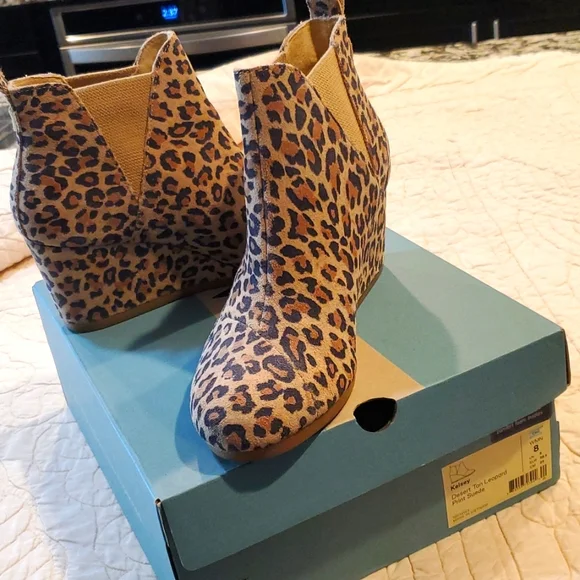 Leopard Ankle Boots - Picture 1 of 6